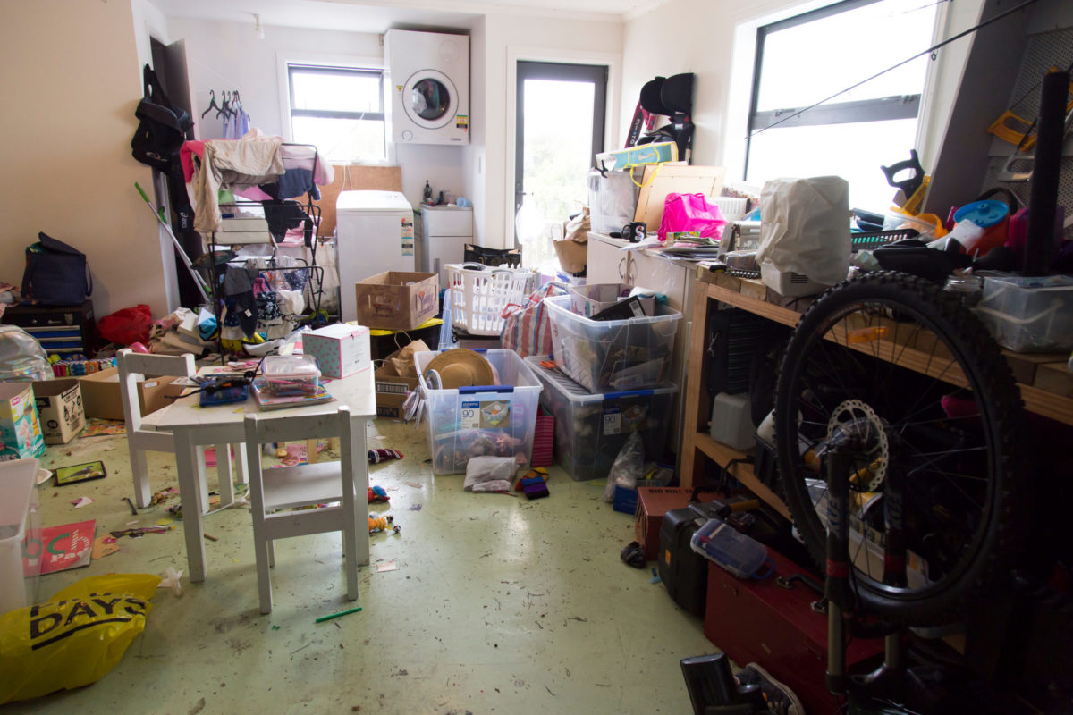 cleanout services in cluttered home